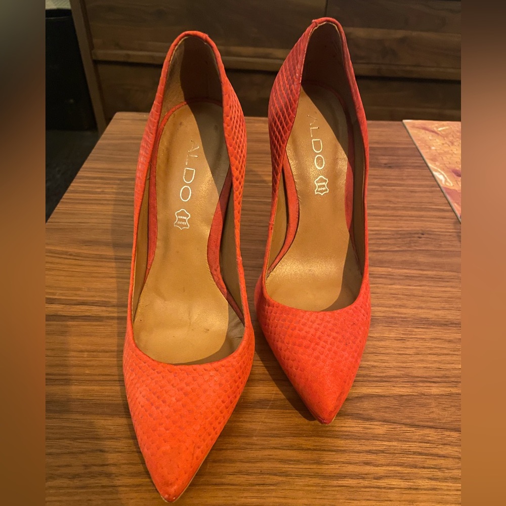 Red leather snake print pumps - size 7